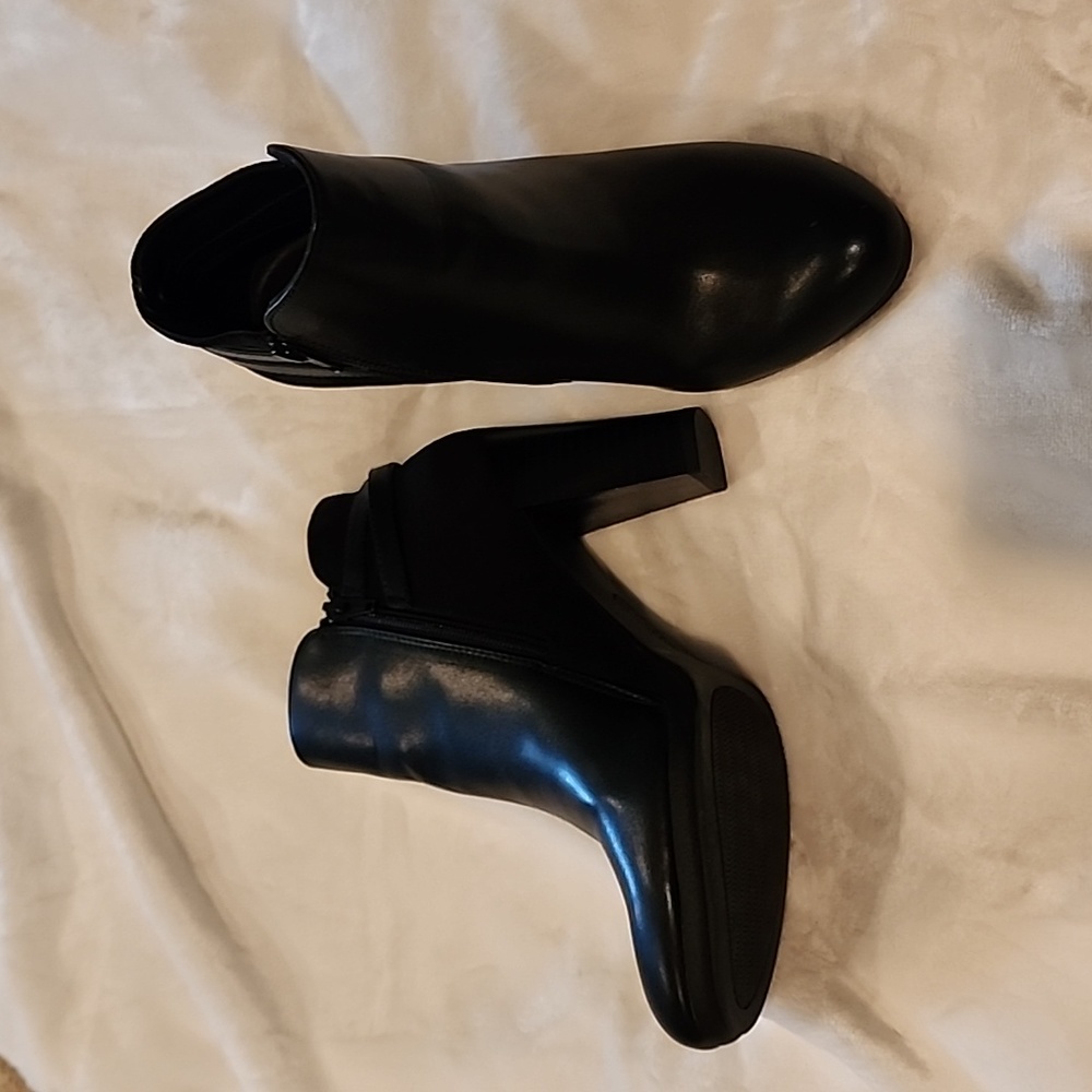 Boot - Picture 2 of 3